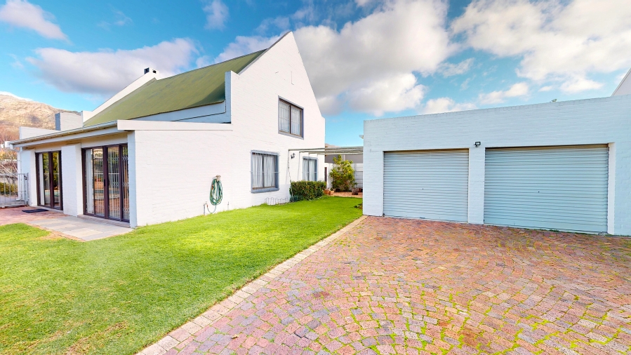 4 Bedroom Property for Sale in Dobson Western Cape